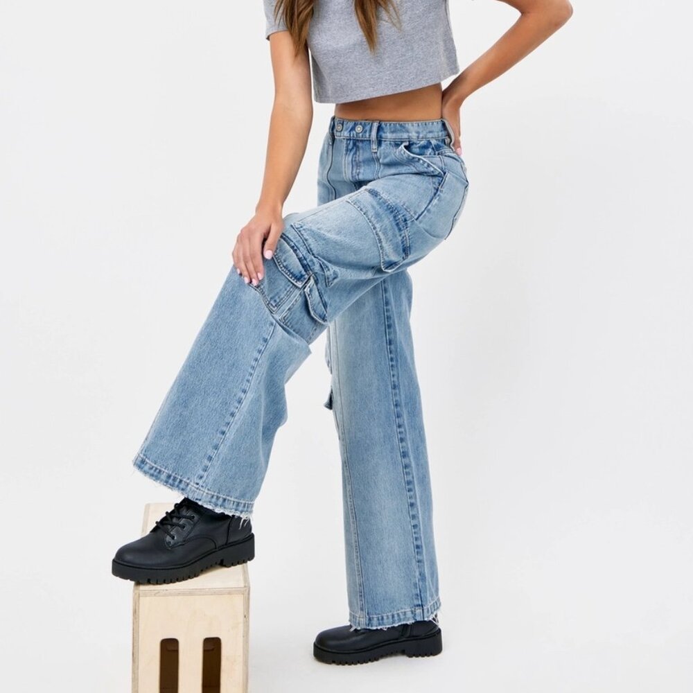 [Nori] Light Wash Cargo Moto 33" Inseam Wide leg